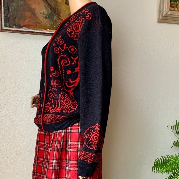Vintage Pendleton Virgin Wool Ornate Design Black Red cardigan - Picture 5 of 9